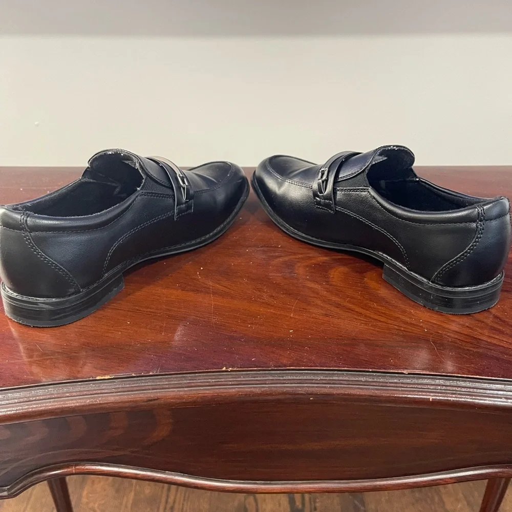 Max + Jake Boys black dress shoes size 6